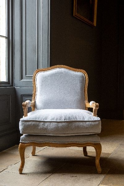 Carlton Bardney Armchair with Natural Linen in Distressed Oak Wood